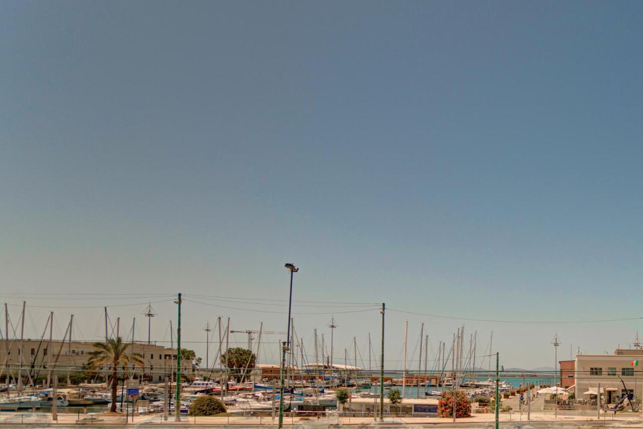 Right House Sur Le Port - Harbour View Apartment กาญารี ภายนอก รูปภาพ